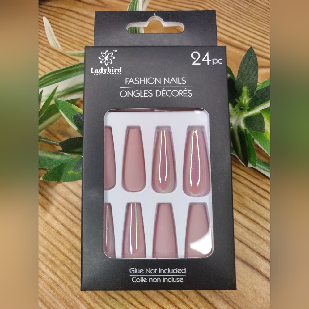 Ladybird Fashion Nails Mauve Coffin Set Of 24 Glue Not Included
